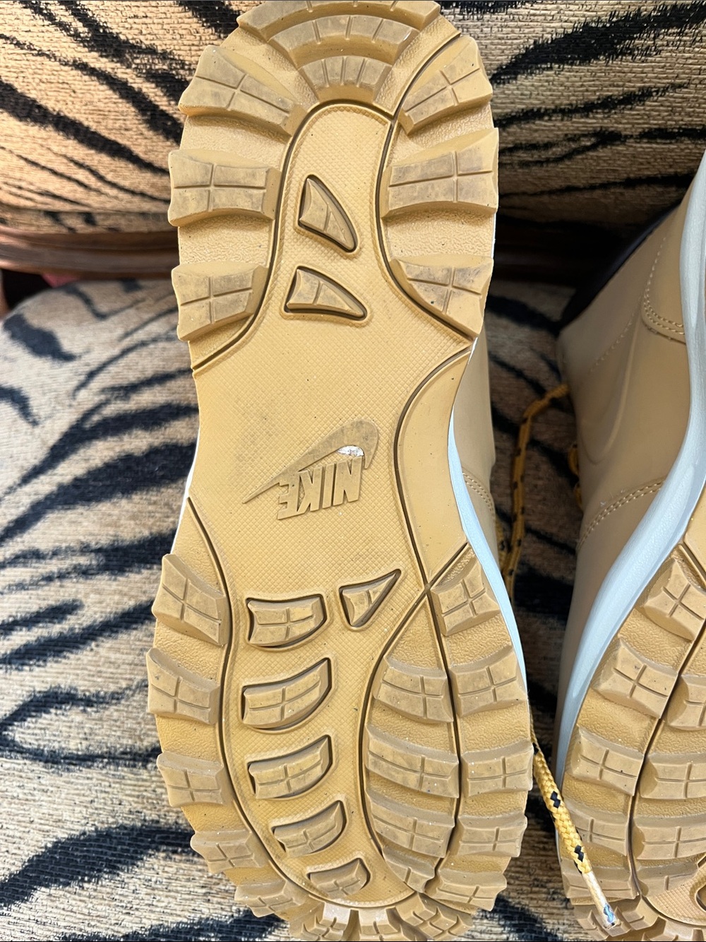 Nike Manoa Mens 8.5 Tan and Black Work Boot - Picture 13 of 16